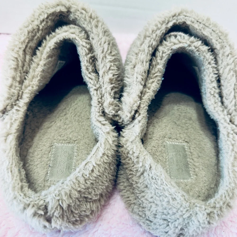 Crocs‎ Classic Cozzzy Slippers Sherpa Comfort Warm Solid Gray Sz 5 Unisex Junior